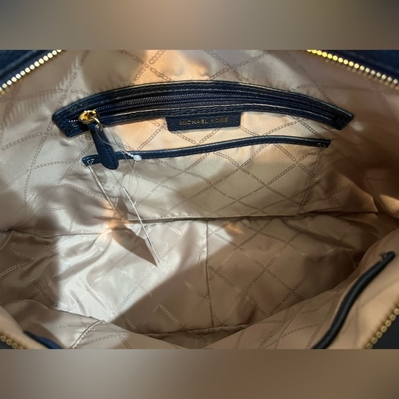 ๐ low start ๐ฅ Michael Kors Navy Pebbled Leather Large Brooke Hobo Shoulder Bag - Picture 4 of 4